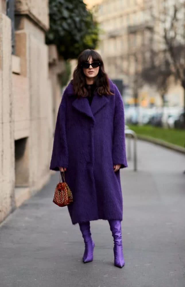 今年秋冬别穿大衣了，羊羔毛外套才是时尚首选！