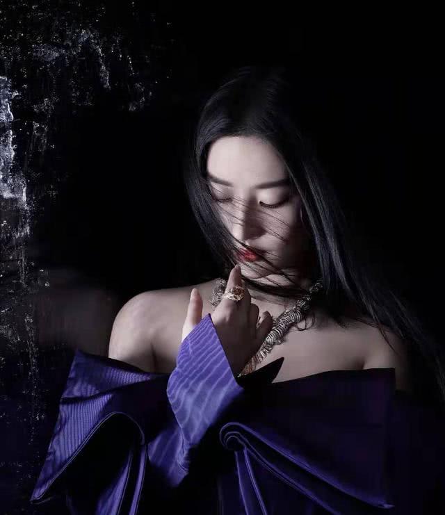 神仙姐姐刘亦菲化身花木兰上演红黑双面人生,骑马造型太惊艳