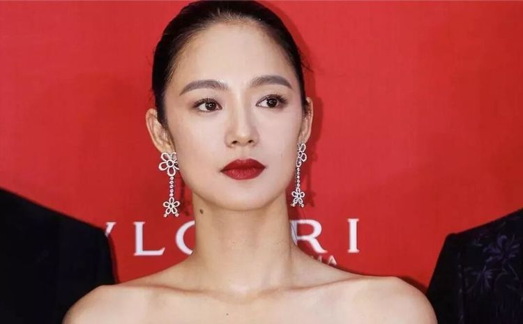 事业正红嫁大15岁老公，给老公生下一子，如今40岁获幸福