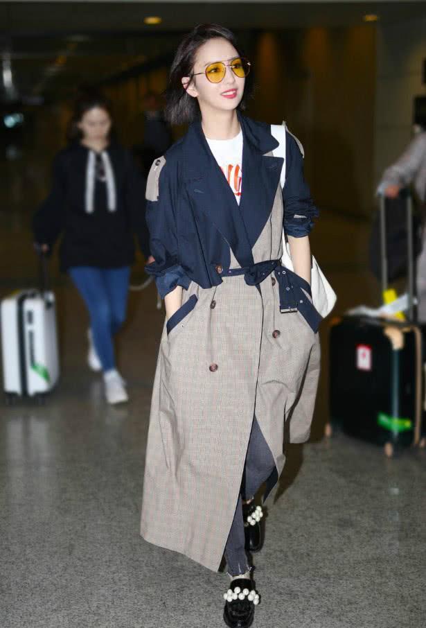 佟丽娅在皮鞋上镶10颗大珍珠,这时尚真心欣赏不来