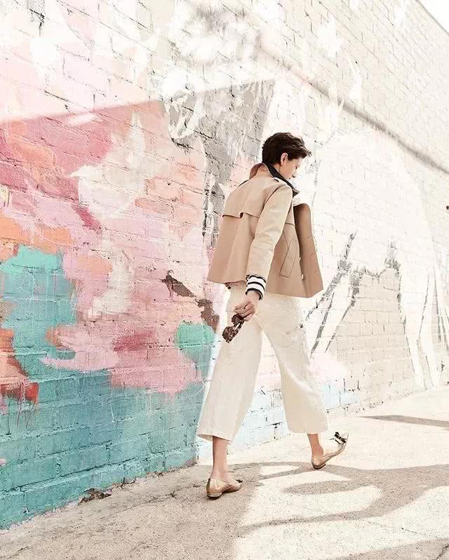 通勤必备白色裤装,是冬天里的一抹亮色