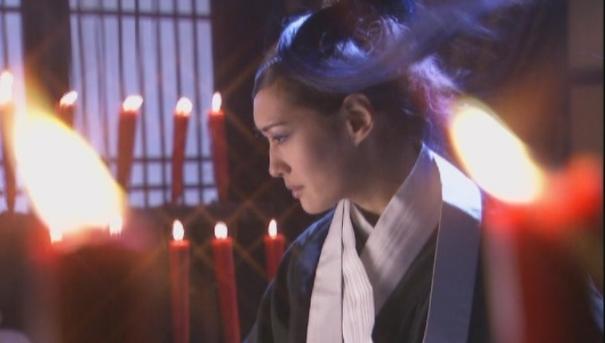 她曾做8年保姆,因“厕所门”险遭封杀,用情至深却被骗5亿