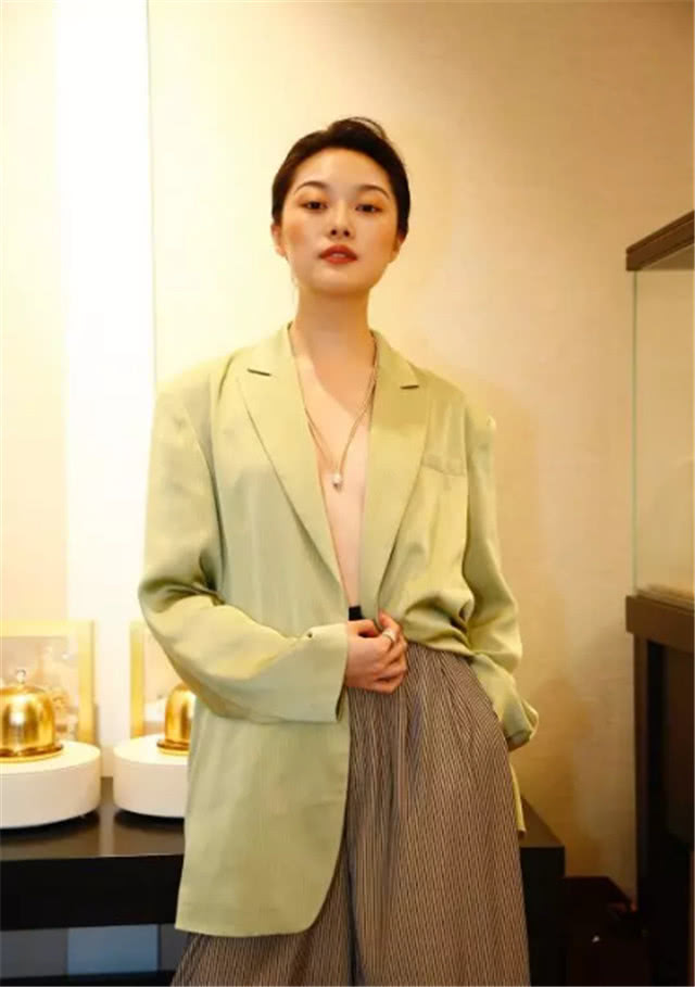 当三木博主遇上网红晚晚,网友:终于知道颜值和气质哪个更重要了