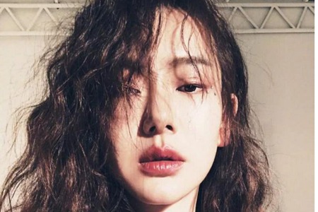 1576812777333439.jpg 女生可爱羊毛卷发型图片 潮流长发烫卷的女星流行款式