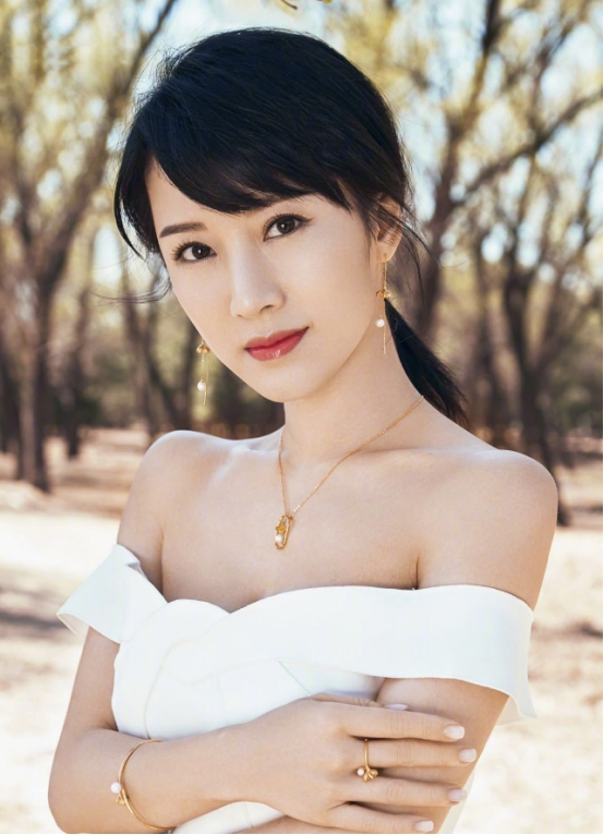 演“小三”出名，爆红后嫁入豪门炫富被嘲，今靠实力成功翻红