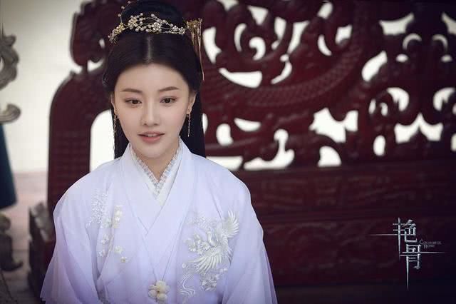 还记得用140桶矿泉水拍戏的那个女星吗?今成为于正御用女主角