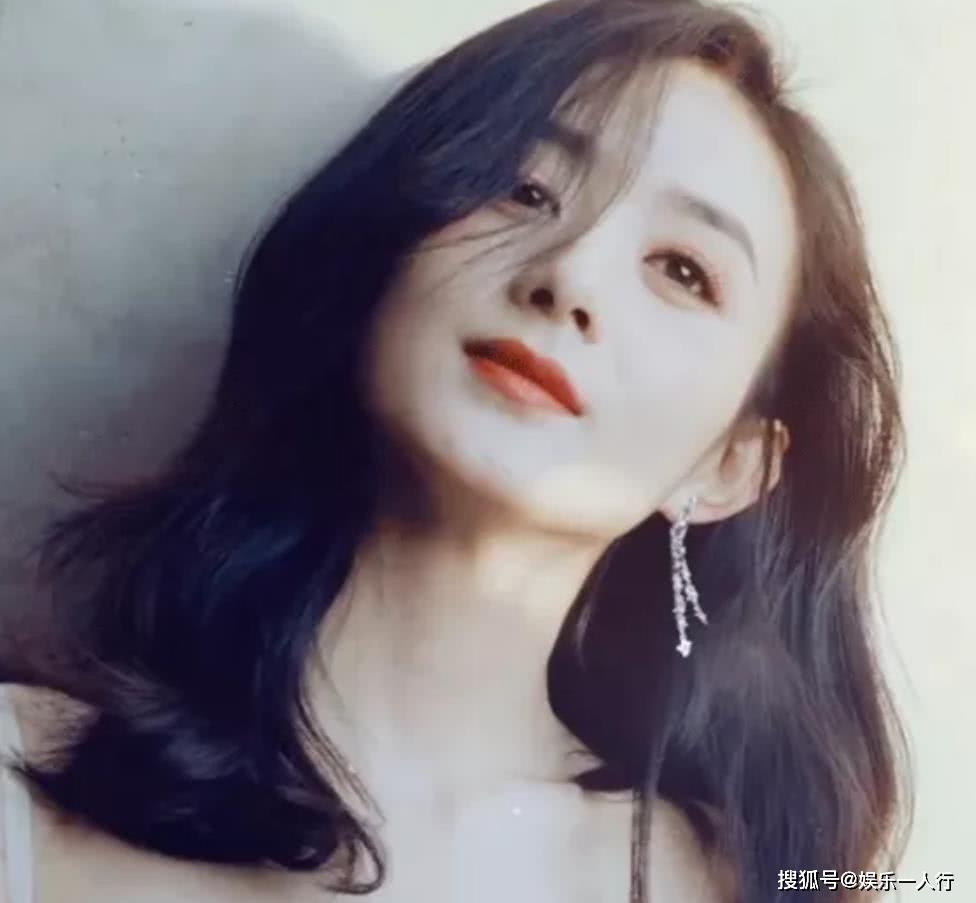 有种“整容”叫冯绍峰赵丽颖结婚，男方还是熟悉的模样，女方却像是变了个人