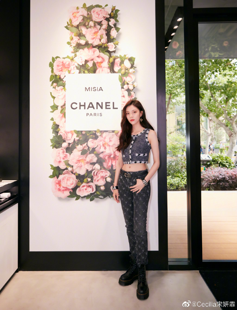 宋妍霏、周雨彤、钟楚曦、赵露思，盘点最近一年这些靠穿搭火出圈的美女