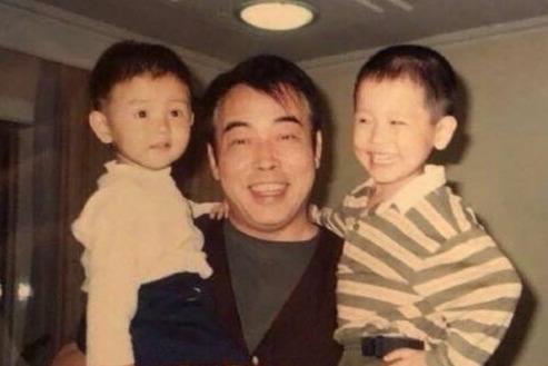 陈凯歌大儿子比陈飞宇还帅，一家子颜值被陈红拉升了好多