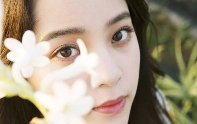 奶茶画脸上什么体验?欧阳娜娜同款妆容,你的男神秒变“小跟班”