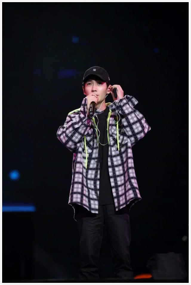 杨幂、李现、肖战的晚会彩排穿搭好看炸了！堪称跨年穿搭指南！