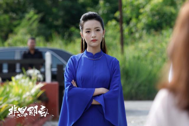 开年硬汉剧《非黑即白》，双男主设定燃爆了！光看这个腹肌就赢了