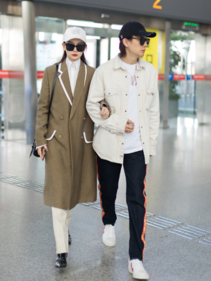 戚薇带老公一起上杂志,结婚6年依然恩爱,这才是最好的爱情