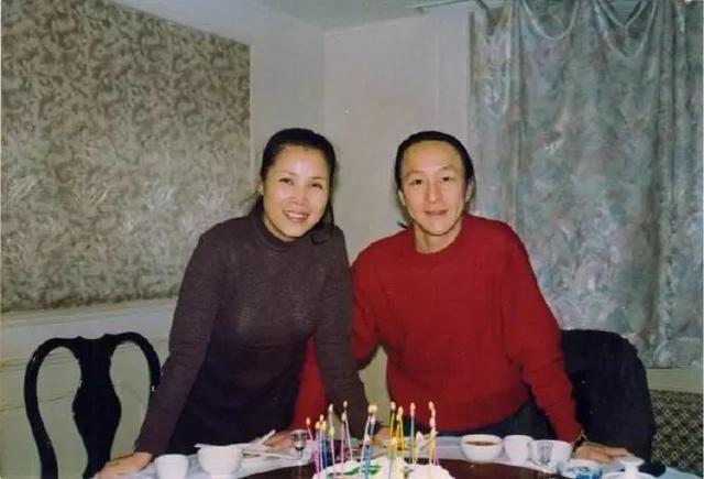 质疑颁奖礼有黑幕怒摔话筒,因病隐退多年,现凭借卫视春晚复出