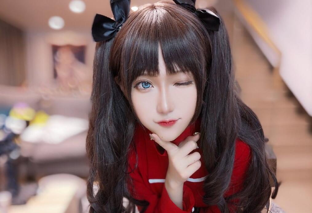 腐团儿献出重磅COS,模仿动作太逼真,就是衣服不合格