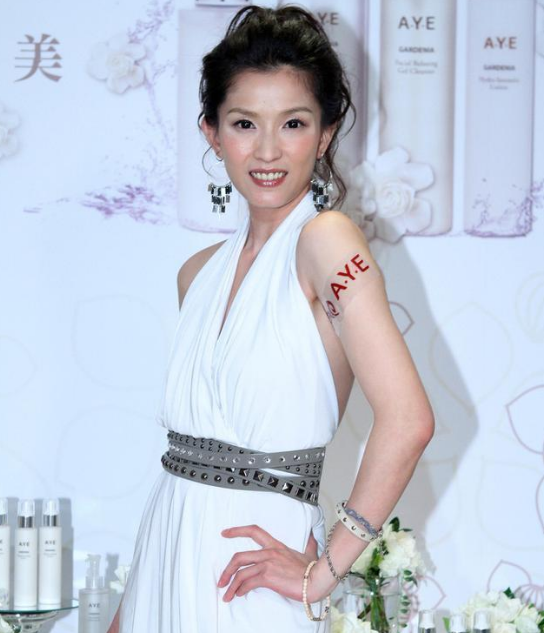 50岁叶全真近况,出道32年名不见经传,至今仍孤身一人!