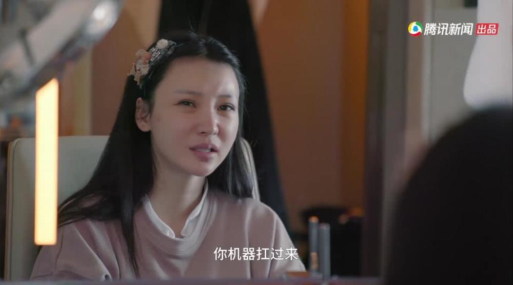 40岁柳岩大胆镜头前卸妆,看清她的真实颜值后,真的是40岁?