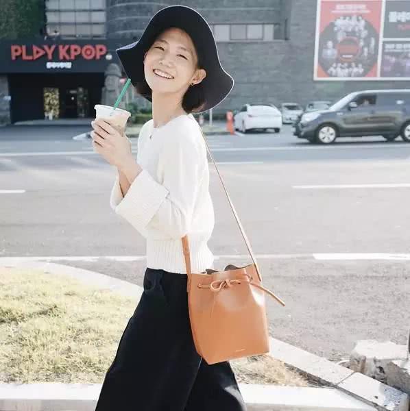 一夜爆红!这对济州夫妇356天穿情侣装,摄影旅行,上演最美爱情