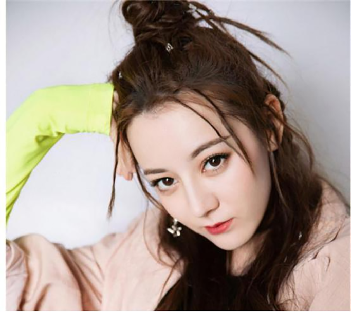 女人别再披头散发了，很显老！今年流行这5种发型，减龄效果好