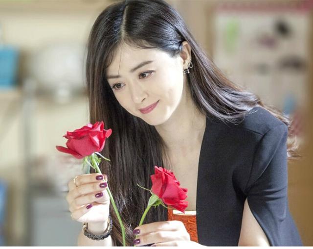 8岁为演戏跪一上午,合作孙俪爆红,如今成为实力派女明星