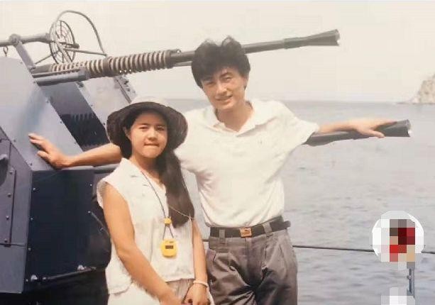 金龟子王宁30年珍珠婚罕见秀合影,幸福宣称创造了自己的般配