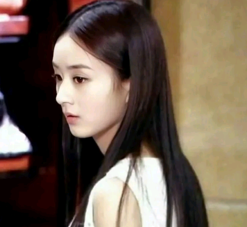赵丽颖黑长直时期照片曝光，清冷美迷人，我们一直低估了她的颜值