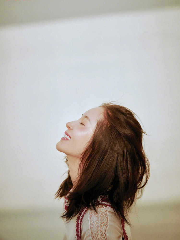 162CM的王子文异域风长裙知性优雅,时尚造型意外撞衫BABY!