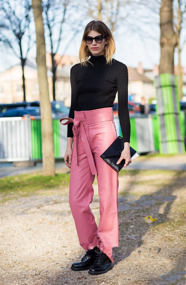 打底裤太俗气,今年冬天流行这条裤子,遮肉显瘦还很保暖