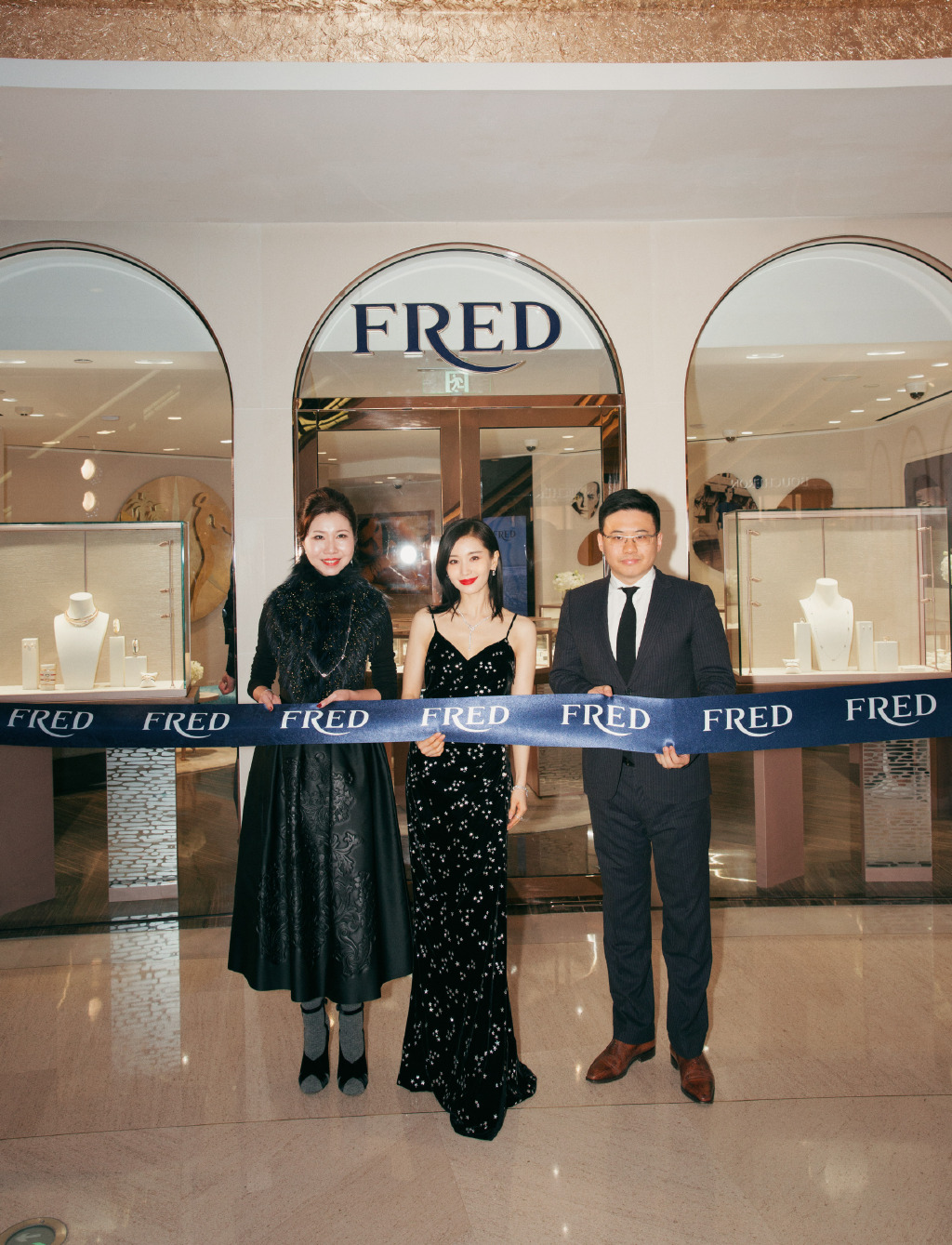 王子文高开叉星空裙性感图片，太有女人味了