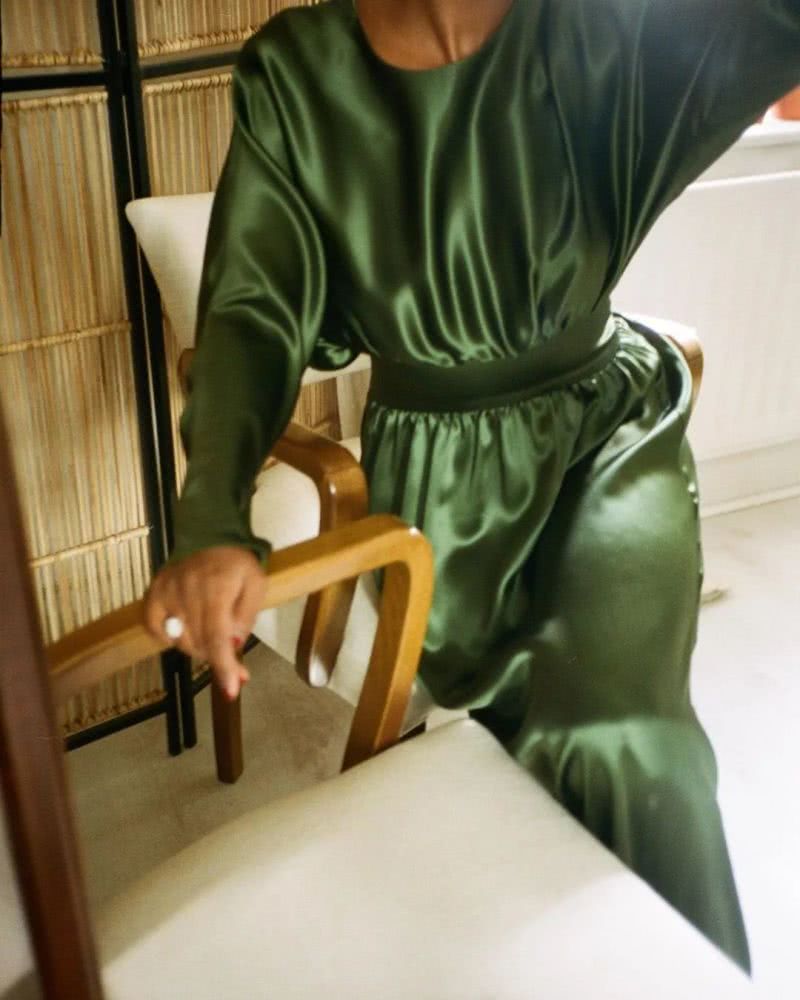 秋冬大热连身裙!选对面料能令轻奢度飙升