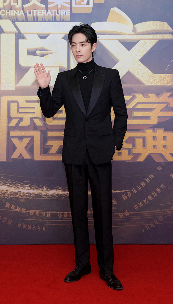 肖战和李现撞衫，同一身西服差别巨大，终于明白健身的重要性