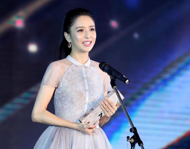 2019女星商业价值榜,赵丽颖未进前十,杨幂第二,榜首实至名归