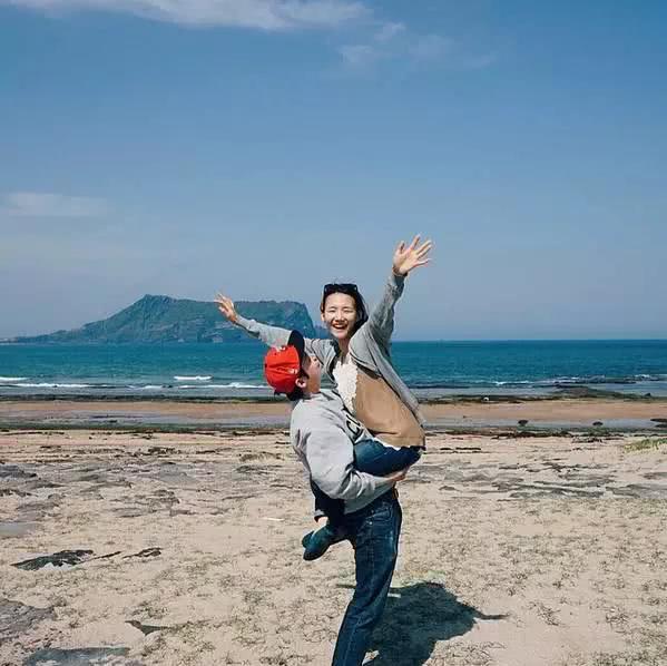 一夜爆红!这对济州夫妇356天穿情侣装,摄影旅行,上演最美爱情