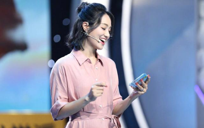 女人别再披头散发了，很显老！今年流行这5种发型，减龄效果好