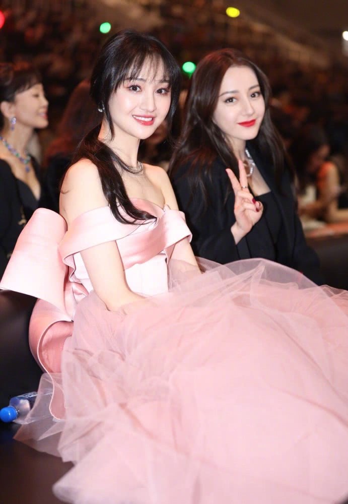 神仙同框太多!郑爽热巴甜酷双杀,亦菲被丽颖艳压,杨紫难敌杨幂