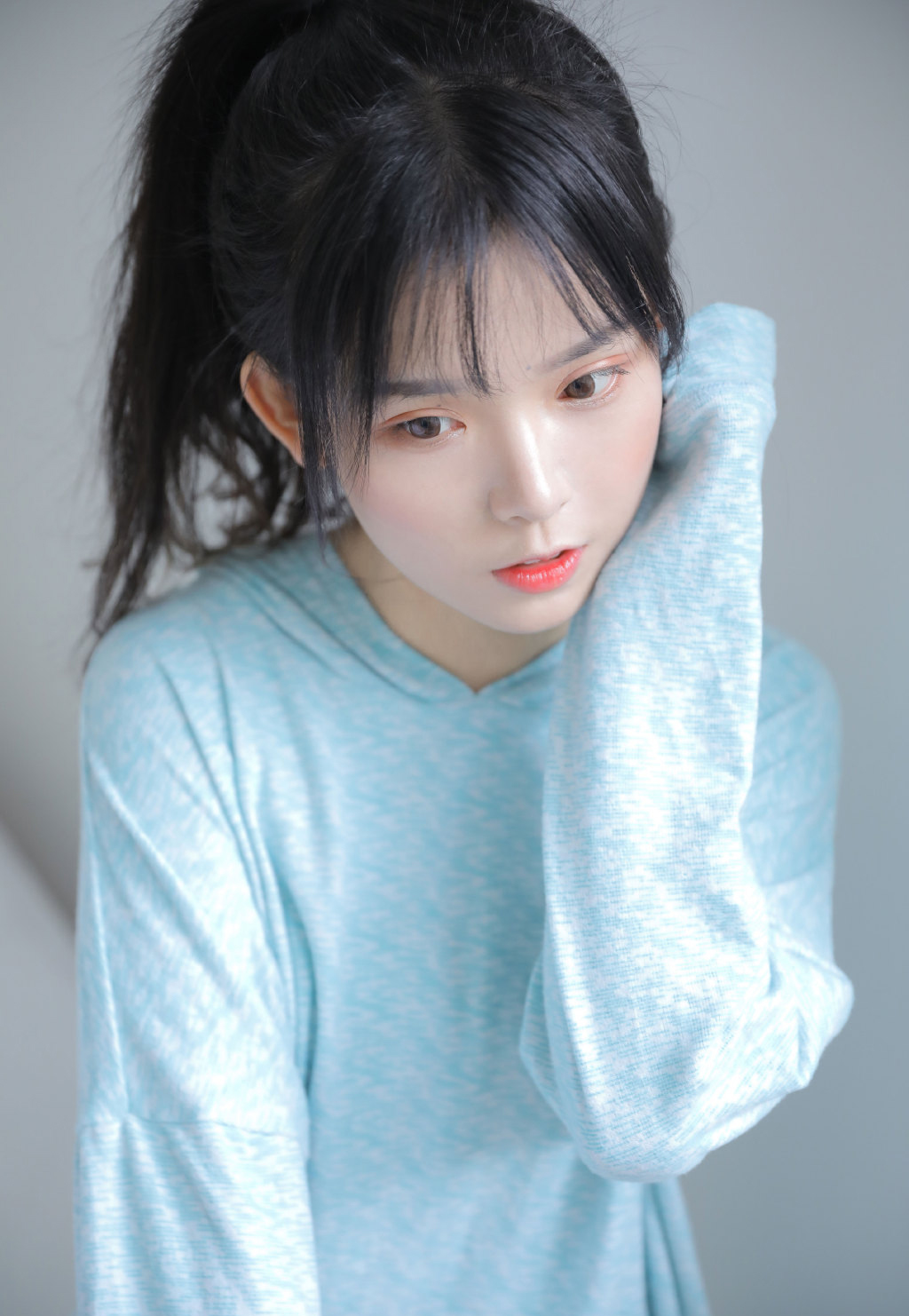 床上美女尤物性感细白长直腿美女写真