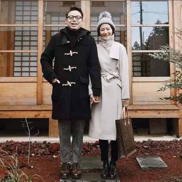一夜爆红!这对济州夫妇356天穿情侣装,摄影旅行,上演最美爱情