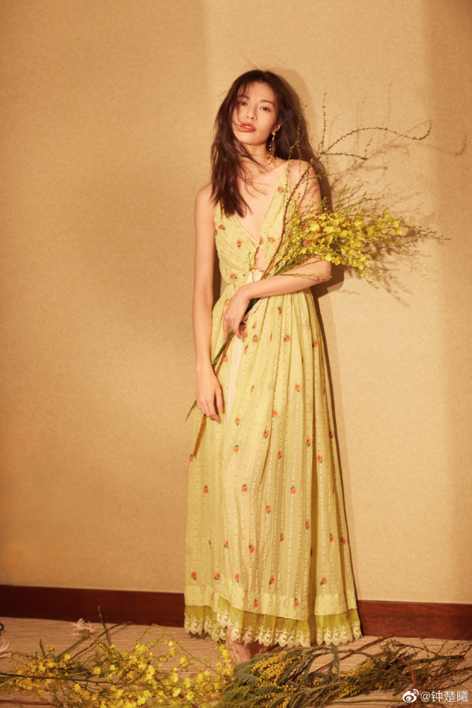 宋妍霏、周雨彤、钟楚曦、赵露思，盘点最近一年这些靠穿搭火出圈的美女