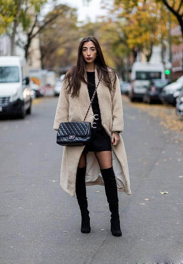 过年怎么穿有品位?今年流行大衣搭配靴子,显瘦显高还有气质