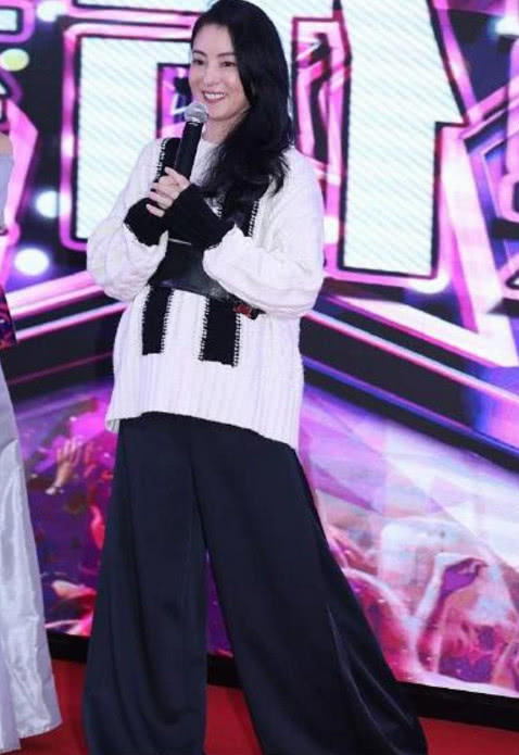 张柏芝晒照回应怀孕风波,清凉打扮秀身材,引网友争议