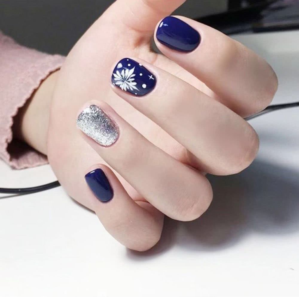 最适合今年冬季做的雪花美甲，你不想试试吗？