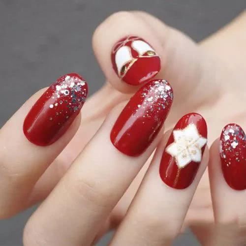 最适合今年冬季做的雪花美甲，你不想试试吗？