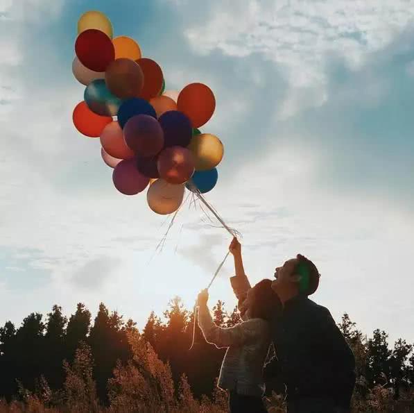 一夜爆红!这对济州夫妇356天穿情侣装,摄影旅行,上演最美爱情