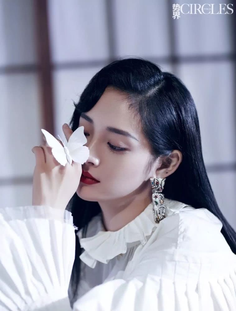 周洁琼穿古风扮琵琶仙子登台,太赞了