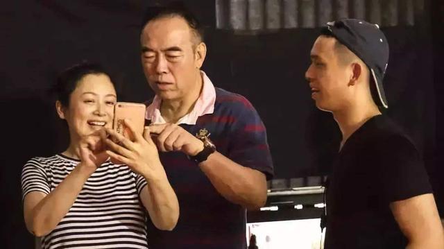 陈凯歌大儿子比陈飞宇还帅，一家子颜值被陈红拉升了好多