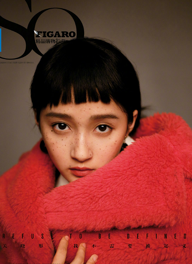 关晓彤尝试“雀斑妆”，搭刘海更显个性另类