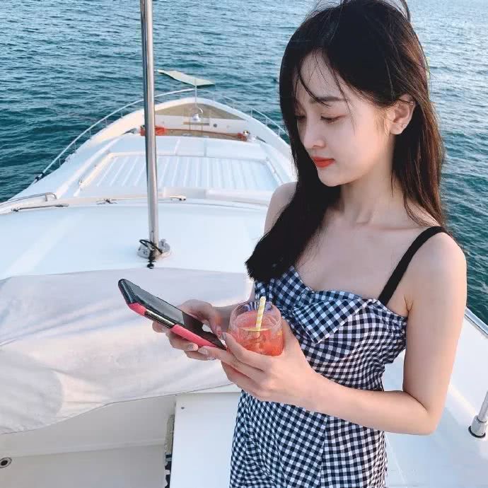 露脚踝已经过时了，学吴宣仪这样穿最潮流