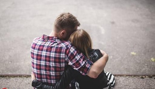 50岁男人爱上你什么变现，50岁男人对情人的态度，不要上当受骗！