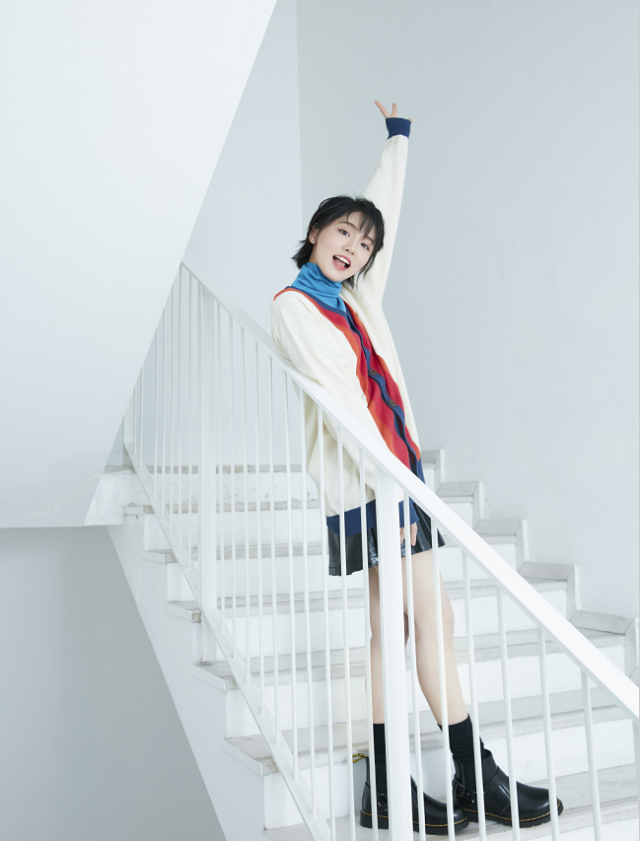 诸葛大力才是名不虚传的腿精,穿短靴配“毒液袜”,这身材谁不羡慕