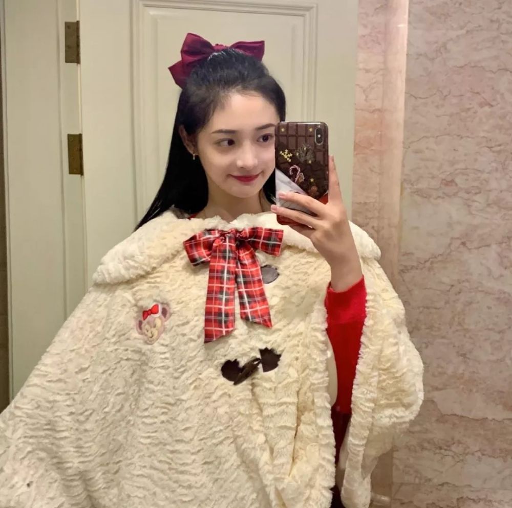 周洁琼穿古风扮琵琶仙子登台,太赞了